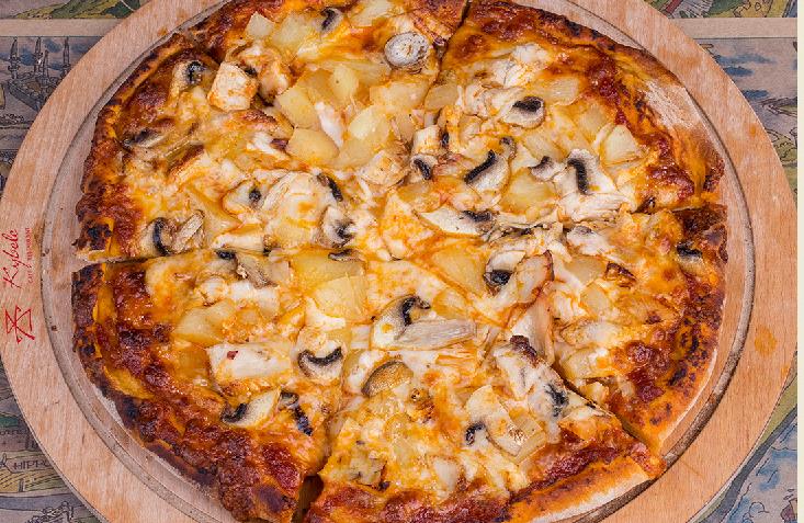 CHICKEN PINEAPPLE PIZZA